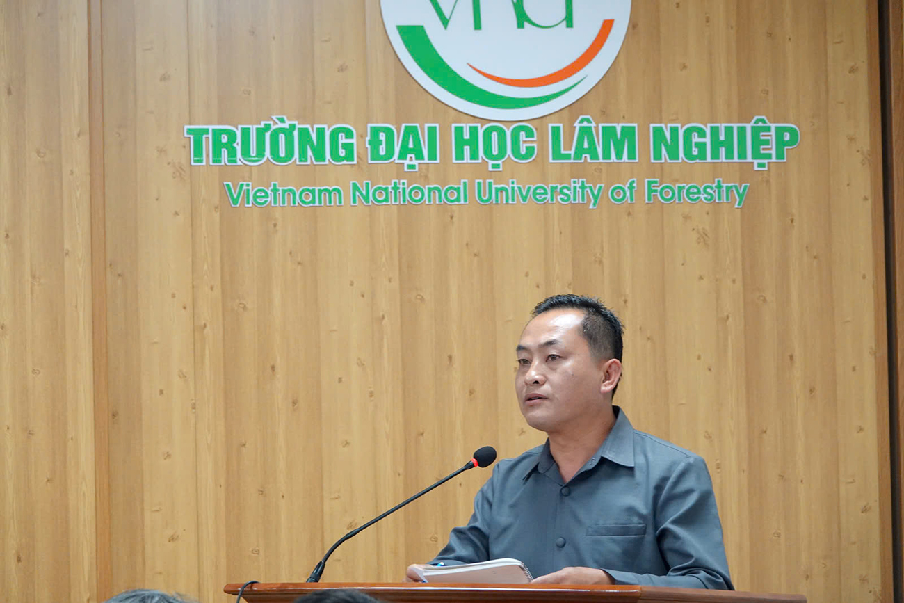 Đại diện học viên Lào phát biểu